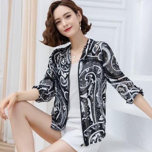 New 2021 summer Korean womens hooded Chiffon Top cardigan printing, 35 to 50 years old, breathable, comfortable and cool