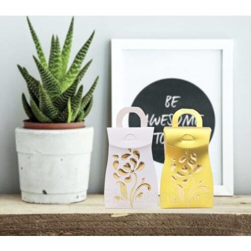 50pcs Flower Pattern White/Golden Candy Box Wedding Favors and Gifts Paperboard Wedding Gift Bag Wedding Decoration