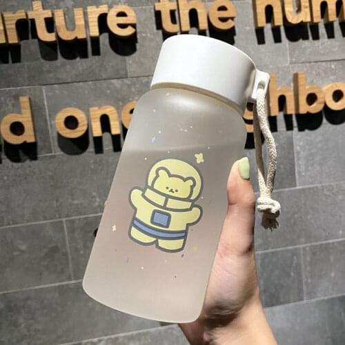 500Ml Frosted Plastic Water Bottles BPA Free Creative Astronaut Transparent Water Bottle with Portable Rope Cute Kids Drinkware