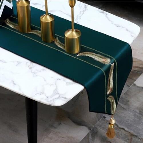 Luxury Fashion Velvet Table Runner Bed Runner Party Wedding Decors with Tassels Stripe End of the Bed Table Cloth Towels