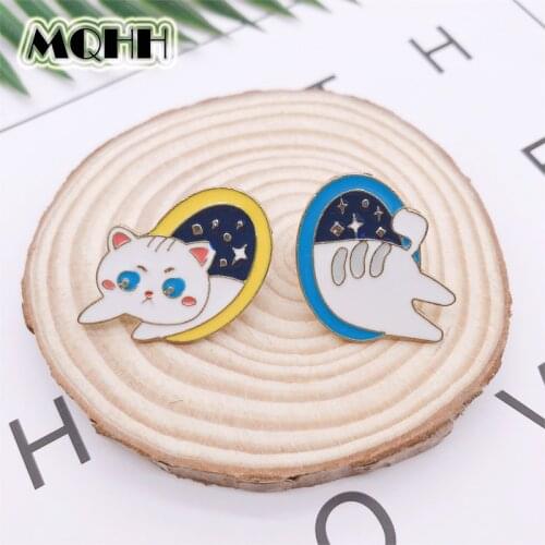 Cartoon Animal White Cat Tunnel Ass Stars Enamel Brooch Alloy Badge Denim Clothes Bag North Town Cute Sweet Jewelry Gift For Kid