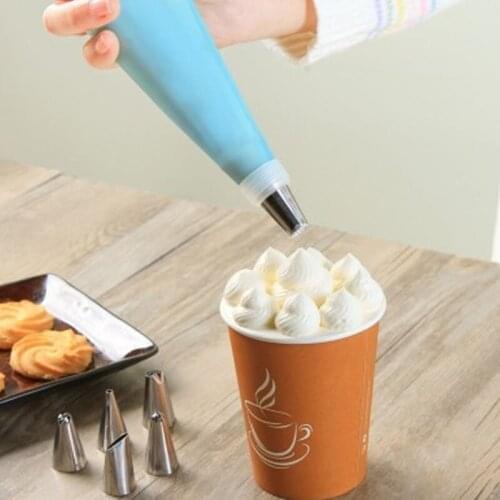 8Pcs/Set Silicone Kitchen Accessories Icing Piping Cream Pastry Bag With 6 Stainless Steel Nozzle DIY Cake Decorating Tips Set