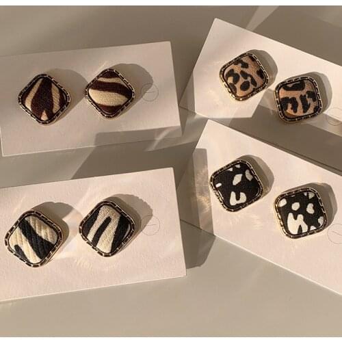 Autumn And Winter French Retro Hong Kong Style Earrings Atmospheric Spot Leopard Earrings Female Needle Fashion Jewelry