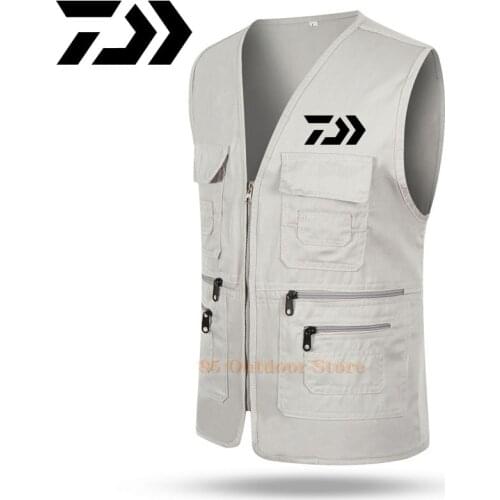 2021 New Daiwa Fishing Vests Spring Breathable Multi Pocket Zipper Multifunctional Ultralight Mens Vest Outdoors Hiking Hunting