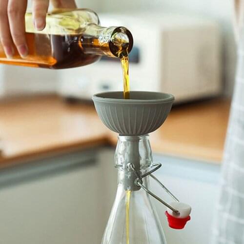 1Pcs Multi-function Filter Portable Splash-proof Non-stick Kitchen Supplies Oil Water Spices Flask Funnel Strainer Silicone