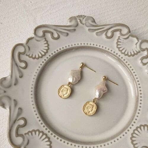 DAVINI Baroque Pearl Drop Earrings Geometric Golden Queen Elizabeth Head Portrait Statement Earrings For Women Jewelry MG231