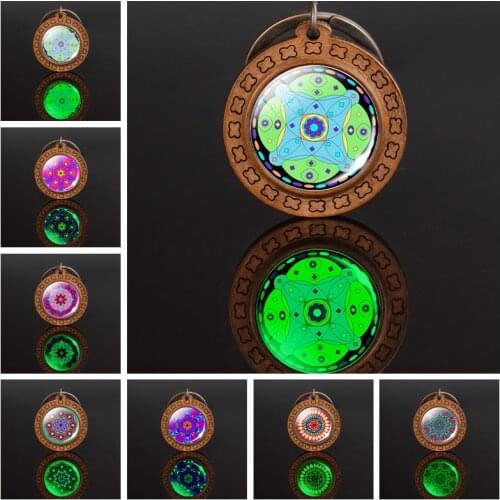 Fashion Mandala Pattern Wooden Keychain Luminous Brown Wood Key Chains Buddhist Sacred Mandala Art Jewelry Pendant Keyring Gift