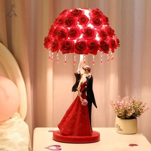 Creative Romantic Wedding Resin Lovers Cloth Table Lamp For Bedroom Bedside Dinner Party Flower Desk Led Standing Light Fixture