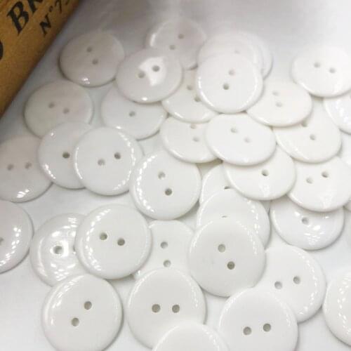 50 pcs White New 20mm 2 holes Plastic Button/Sewing lots Mix PH274