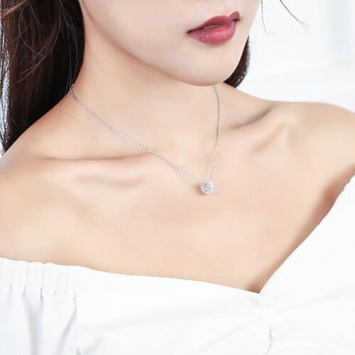 Cylinders Zircon Clavicle Chain Short Simple Fashion Personality Light Luxury Womens Pendant Korean Edition Gold Zircon Neckle