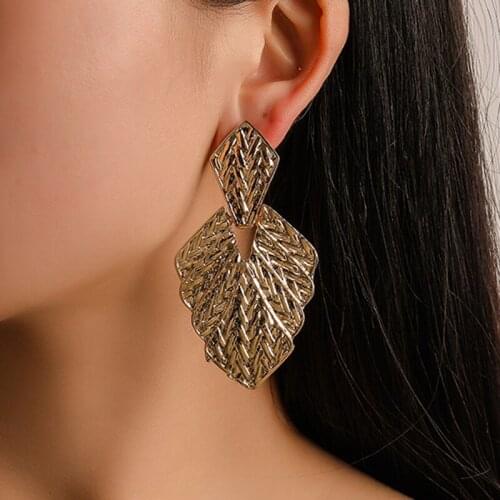 Woman New Hyperbole Geometric Pattern Irregular Metal Alloy Grain Earring Individual Frosted Leaf Eardrop Party Ornament
