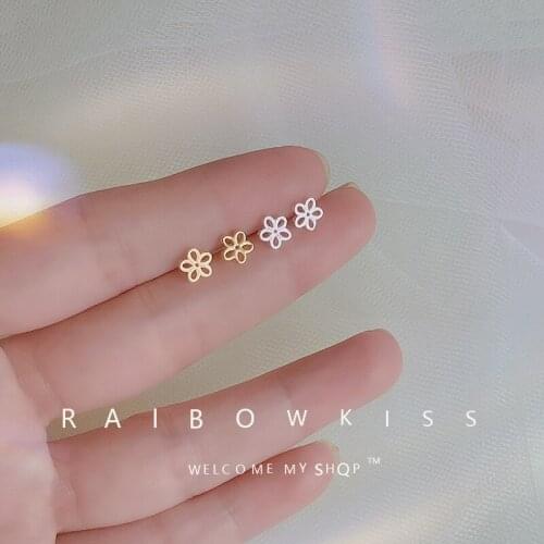 2021 New Product Exquisite Simple Flower Earrings Mini Flower Earrings Sleep Free Removal