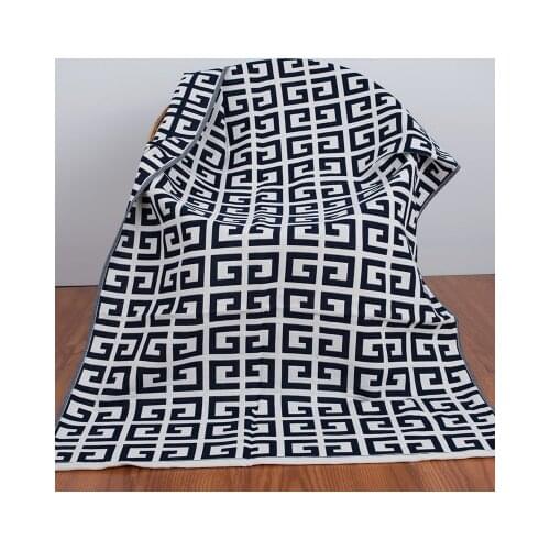 New2017 fashion pattern 100% cotton bath towel soft baby adult towel beach 140x70cm good quality towel double-layer pattern