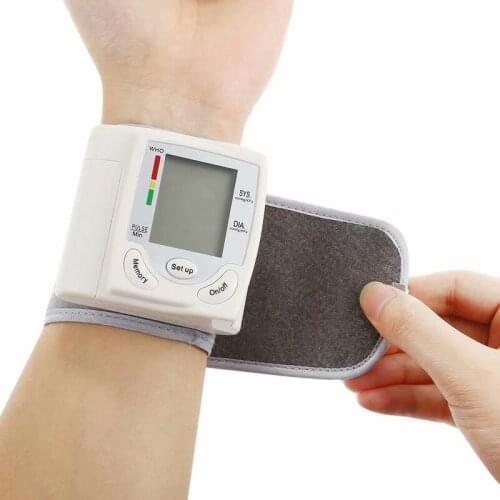 Automatic wrist electronic blood pressure monitor English cuff sphygmomanometer wrist monitor blood pressure measurement