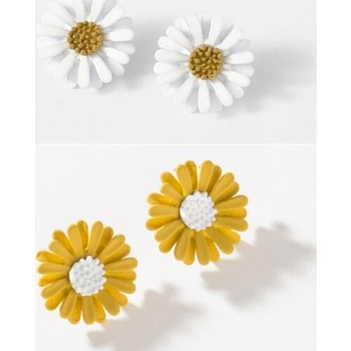 Fashion Daisy Flower Earrings for Women 2021 Cute Mini Sun Flower Earrings Korean Version Stud Earrings Jewelry Girls Gift