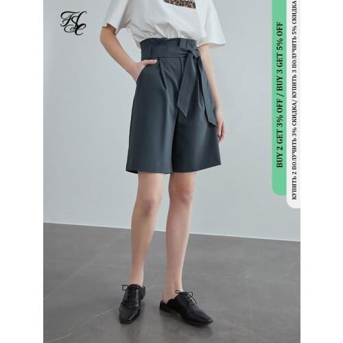 FANSILANEN Wide leg casual pleated shorts Women belt high waist summer shorts Female office lady loose short pants capri 2021