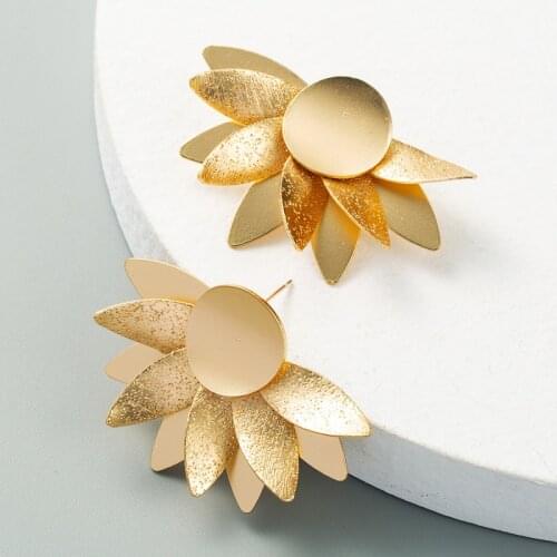 Blooming Petals Stud Earrings for Women Gold Color Metal Sunflower Earrings Simple Personality Fashion Ear Jewelry