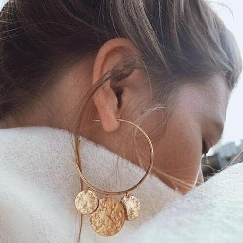 Hot Sales Women Metal Disc Pendant C Shape Ear Studs Statement Earrings Banquet Jewelry