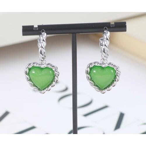 Small niche design, fresh girls heart loving heart inlaid with green Stone fashion simple earrings earrings women