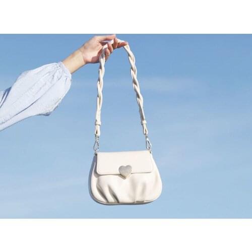 French Niche Design Soft Leather Peach Heart Buckle Fold Small Round Bag 2021 New Trendy One-shoulder Messenger Bag