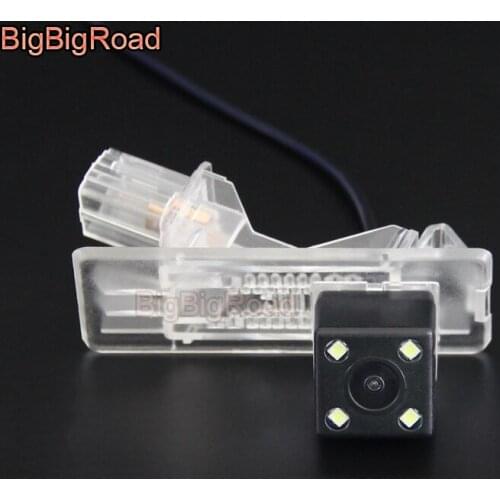 BigBigRoad For Renault Duster / Dacia Duster / Reversing Rear View Camera / HD Back up Camera / License Plate Light Installation
