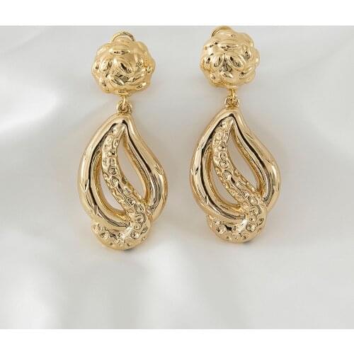 Flower Shaped Luxurious Style Women Earring Golden Color Popular Design Wedding Party Date Attendance