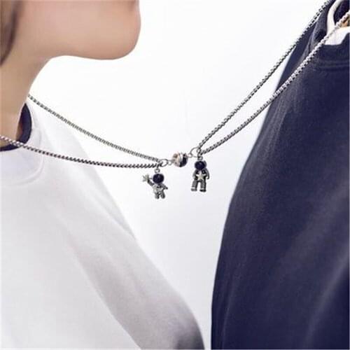 2Pcs Minimalist Lovers Matching Friendship Spaceman Astronaut Pendant Magnetic Distance Couple Necklace Jewelry Anniversary Gift