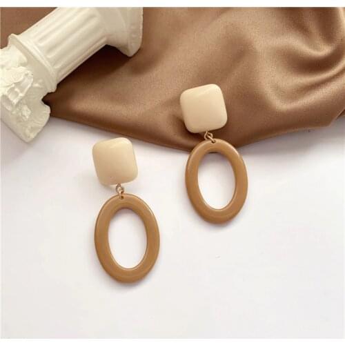 NEW Fashion Temperament Of Restoring Ancient Ways Eardrop Girl Character Joker Contracted Geometric Resin Wheel Stud Earrings