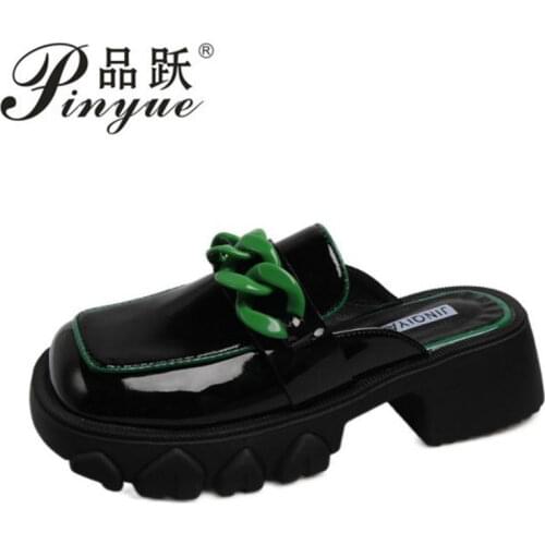 New Brand Design Gold Chain Women Slipper Closed Toe Slip On Mules Shoes Round Toe Low Heels Casual Slides Flip Flop