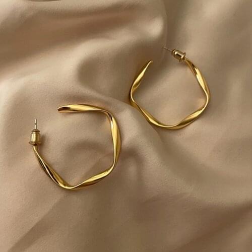 Round Fashion Metal Hoop Earrings Irregular Golden Geometric for Women Wedding Jewelry Wholesale