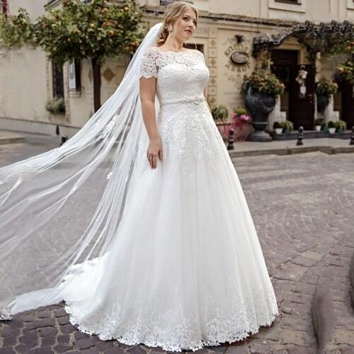 2021 Modest Lace Appliques A-Line Tulle Wedding Dresse Sweep Train Boat Neck Short Sleeve Plus Size Bridal Gowns