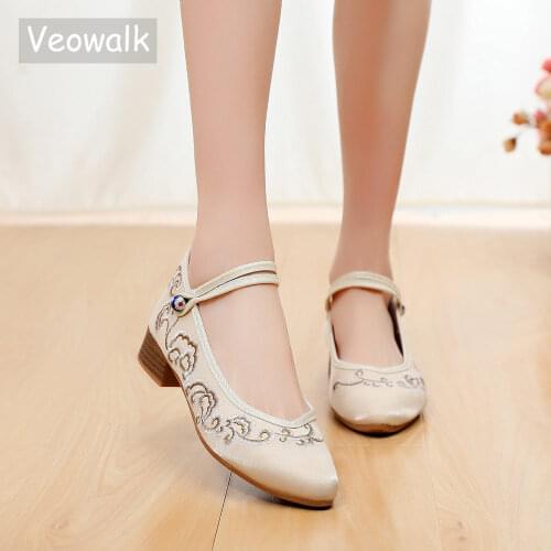 Veowalk Chinese Style Women Cotton Embroidered Mary Janes Flats Vintage Ladies Casual Soft Pointed Toe Old Beijing Flat Shoes