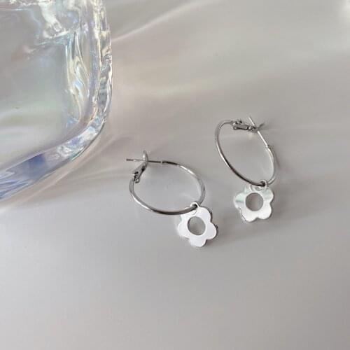 Unique Design Silver Color Flower Hook Earrings for Women Lady Metal Alloy Hook Floral Hoop Earrings Korean Fashion Jewelry