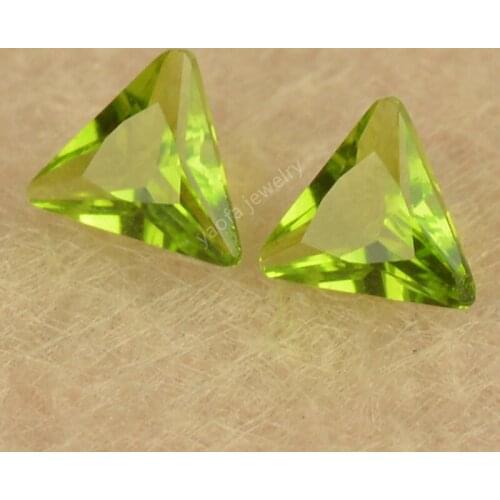 Sale 3x3~10x10mm 5A Right Triangle Shape Brilliant Cut Loose Glass Stone Olive Green Color Peridot Glass Synthetic Gems For DIY