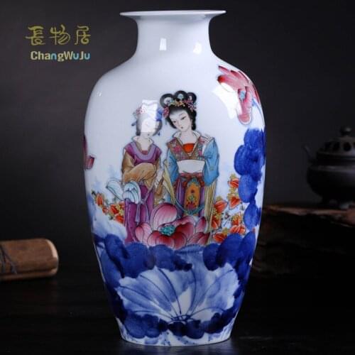 Changwuju in Jingdezhen the famille rose porcelain vase painted by Caozhiyou as home decoration