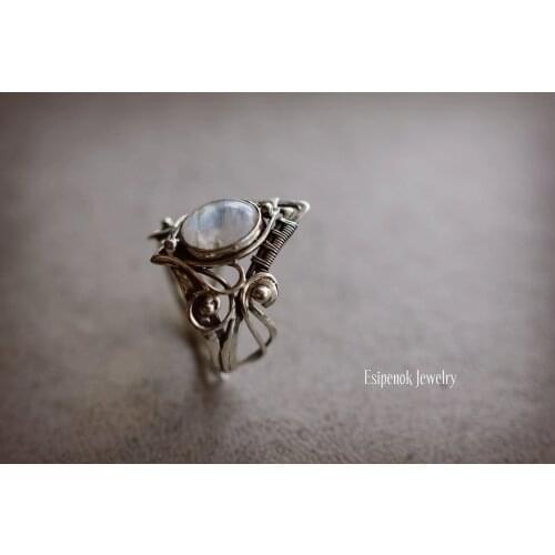 Vintage Tibetan moonstone Big Healing Crystal Rings For Women Boho Antique Indian Moonstone Ring Fine Jewelry Girls Ladies Gifts