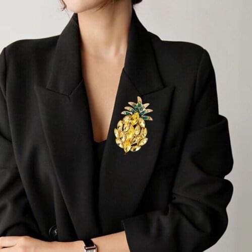 Women‘s Fashion Fruit Shape Brooch litchi Pineapple Carrot Cherry Pear Pin Set Lapel Pin Clothing