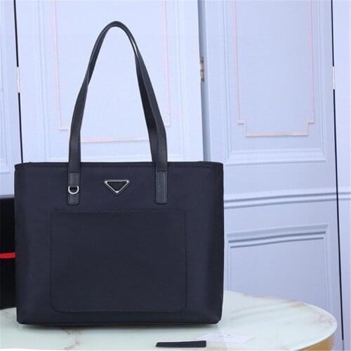2021 new mens large-capacity handbag fashion shoulder bag