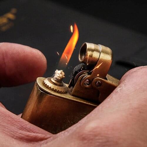 Retro Flame Metal Mini Kerosene Oil Lighter Grinding Wheel Press ignition Refillable Cigarette Cigar gasoline Lighter Men Gadget
