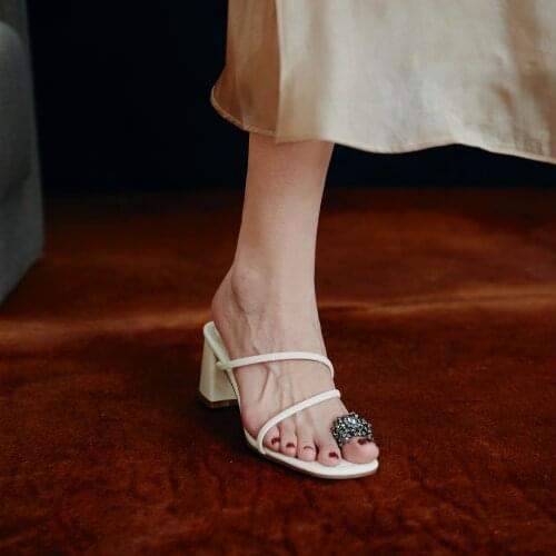 2020 summer new clip toe thick heel sandals women fashion wild rhinestone slippers thin belt leather high heel slippers Z854