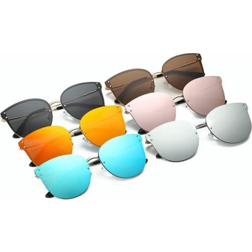 Vintage Sunglasses 2019 Women New Color Film Sunglasses Mens Fashion Wild Wear Explosion Sunglasses Comfortable Eyewear DF9069