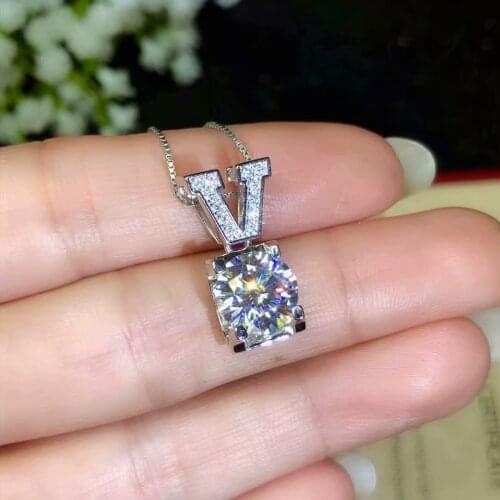 Letter V style pouring moissanite gemstone necklace for women necklace real 925 silver birthday gift shiny better than diamond