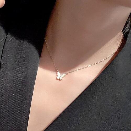 Fashion Kpop Butterfly Pendant Necklace Simple Temperament Womens Clavicle Chain Aesthetic Necklaces Golden Jewelry Wholesale
