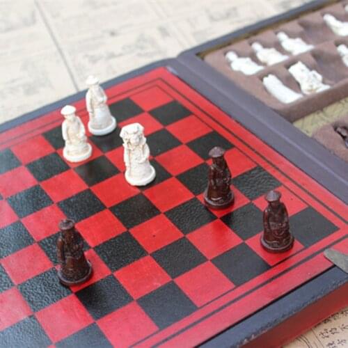 Chess Game Set Resin Chess Lifelike Pieces Hot Antique Vintage Separate Checkerboard Game Pattern Chess Box Gift