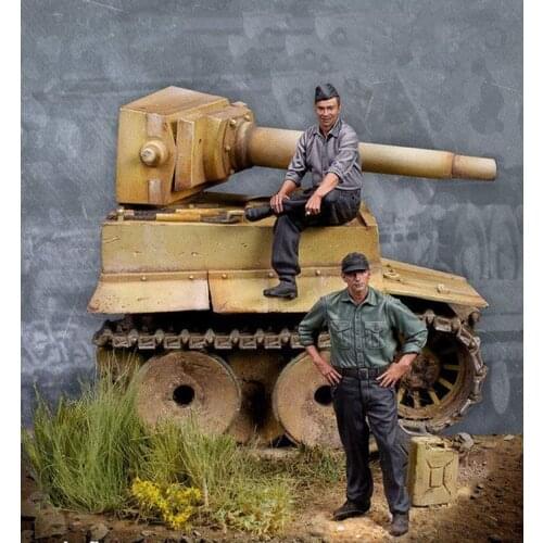 1/35 Resin Figure Building Kit 2 Tankers with Tank