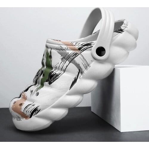 2021 New summer casual shoes mens soft beach slippers thick bottom printing graffiti mens hole shoes slippers soft bottom non