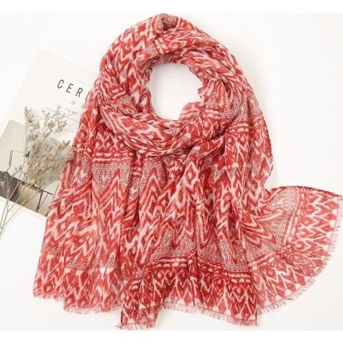 Fashion Autumn Women Viscose Scarf Aztec Geometric Fringe Beach Shawls and Wraps Female Foulard Echarpe Muslim Hijab 180*90Cm