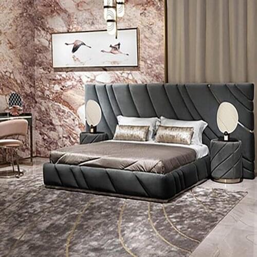 Italian style light luxury master bedroom Hong Kong style villa double bed widescreen big bed Visionnaire net red large apartmen