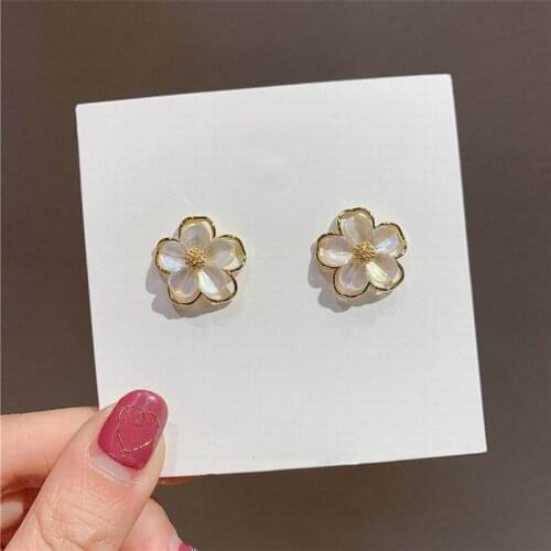 2020 New Chic 5 Petals Shell Flower Stud Earrings