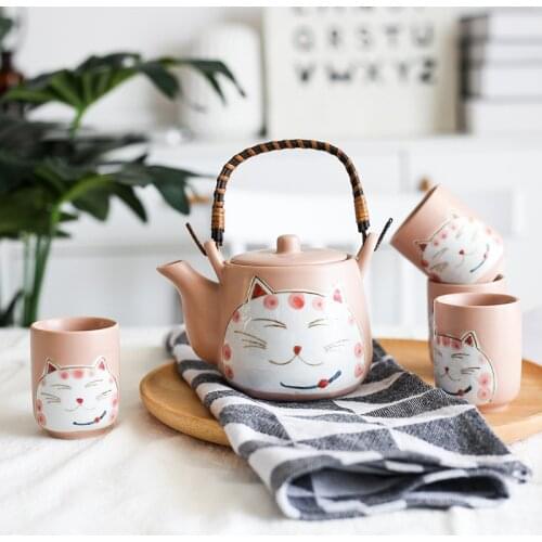 Set of Pink Ceramic Tea Pot Cute Cat Tea Cup Water Cup Maneki Neko Design Porcelain Kettle Teaware Set (4 cups+1 teapot)